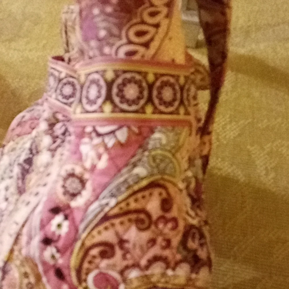 Vera Bradley bucket shoulder bag. - Picture 3 of 5